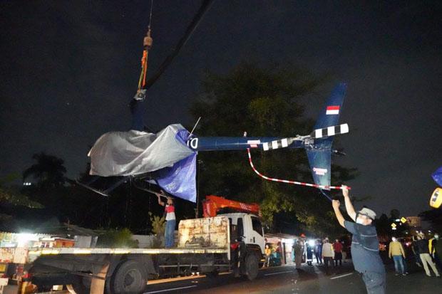Satu Jam Evakuasi, Helikopter yang Jatuh di Danau Buperta Berhasil Diangkat