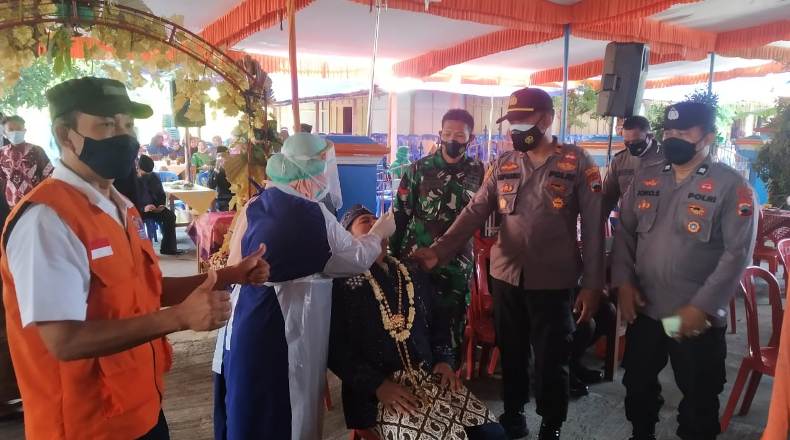 Cegah Penyebaran Covid-19 di Sragen, Pengantin di Hajatan Ini Diswab Antigen 