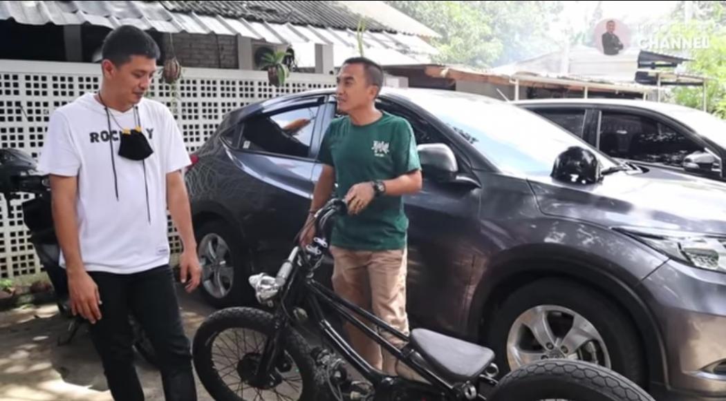 Intip Motor Kostum Eza Yayang, Bang Ojak di Sinetron Tukang Ojek Pengkolan  