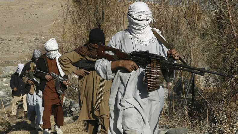  Usai Ditinggal AS, Tentara Afghanistan Serahkan Senjata ke Taliban