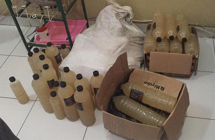 Satresnarkoba Polres Kulonprogo Ungkap Peredaran Miras Fermentasi Pisang Biji