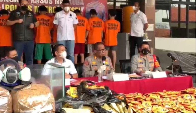 Polisi Ungkap Industri Rumahan Produksi 185 Kg Tembakau Sintetis, 9 Orang Ditangkap