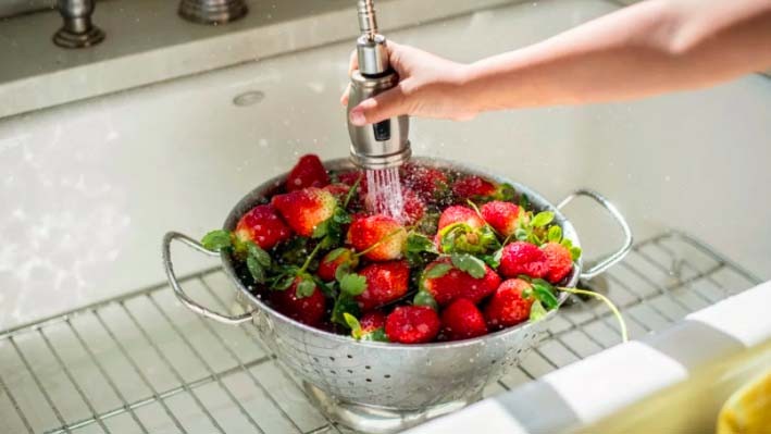 Catat, 4 Buah Murah Ini Berkhasiat Memutihkan Gigi Secara Alami