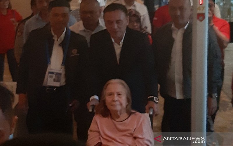 Ibunda Tercinta Meninggal Dunia, Ini Kata Iwan Bule