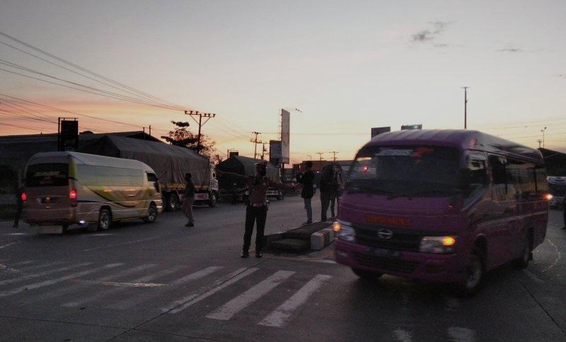 Seratusan Bus Rombongan Wisatawan Hendak Masuk Kudus Diputar Balik