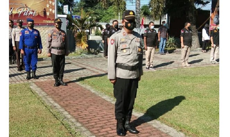 Jelang Pensiun, Anggota Polres Bitung Terima Kenaikan Pangkat Pengabdian