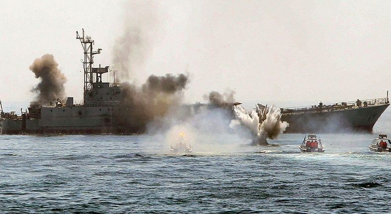 Kapal Perang Terbesar Iran Tenggelam Setelah Terbakar, Penyebab Masih Misterius