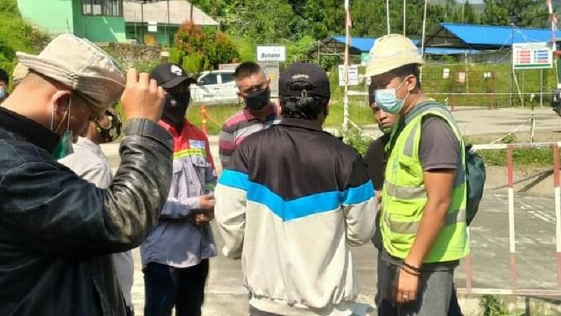 Rumah Rusak akibat Blasting Tunnel 11 Kereta Cepat, Warga Padalarang Geruduk Lokasi Proyek