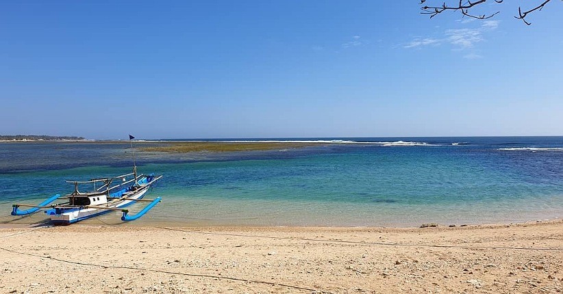 Mengintip Pantai Paling Bersih di Sukabumi, Terlihat Unik saat Air Surut