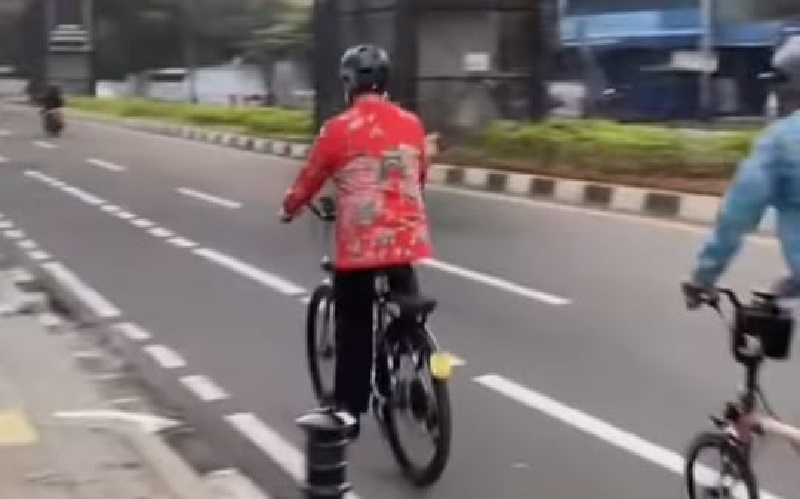 Peringati Hari Sepeda Sedunia, Anies Gowes 19 Km ke Balai Kota