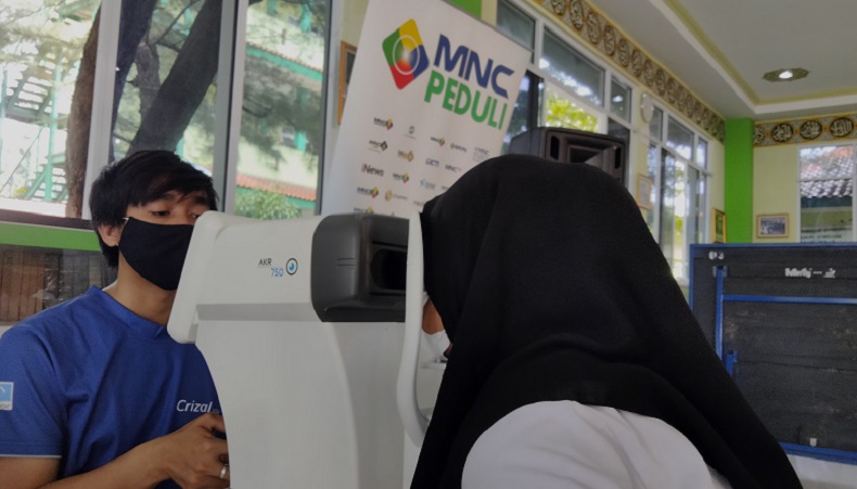 MNC Peduli Bagikan Kacamata Gratis untuk Santri Ponpes Daarul Rahman