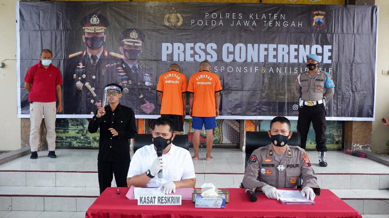  Polisi Tangkap 2 Pemuda Viral Naik Motor sambil Telanjang, Motifnya Kalah Taruhan 