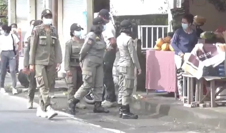 Cegah Siswa Berkerumun saat Pulang, Satpol PP DKI Patroli di Sekolah yang Gelar PTM