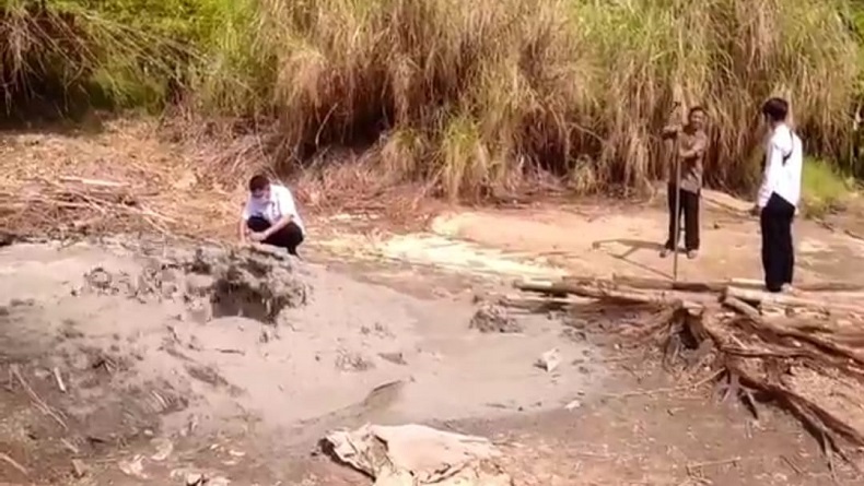 Warga Cipanas Cirebon Khawatir Semburan Lumpur Belerang Meluas seperti Lapindo