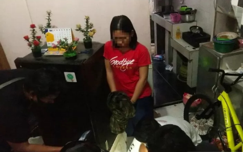 Disuruh Suami Jual Sabu, Ibu Rumah Tangga di Mataram Ditangkap Polisi