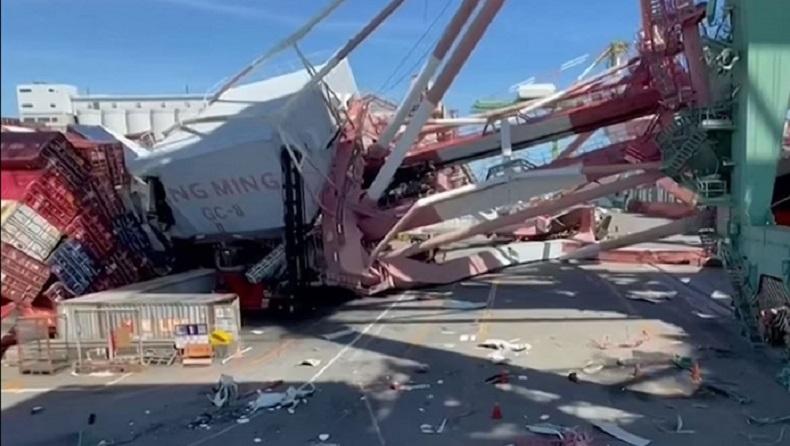 Ngeri, Kapal Kargo Tabrak Dermaga hingga Kontainer Berjatuhan 