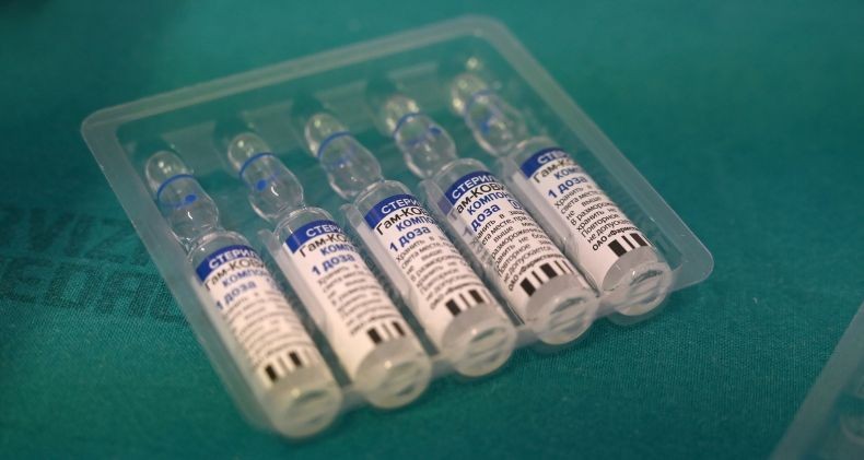 Vaksin Covid Buatan Rusia dan China Dicampur, Diuji Coba di Negara Arab