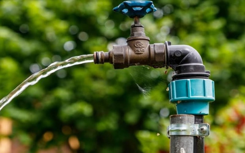 Industri di RI Diminta Hemat Air 300 Miliar Galon untuk Antisipasi Krisis