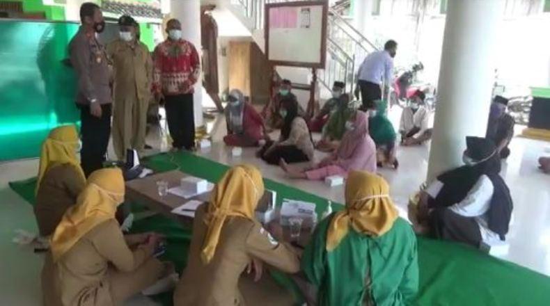 Cara Jemput Bola Efektif Dorong Lansia Ikut Vaksinasi Covid-19 di Grobogan   
