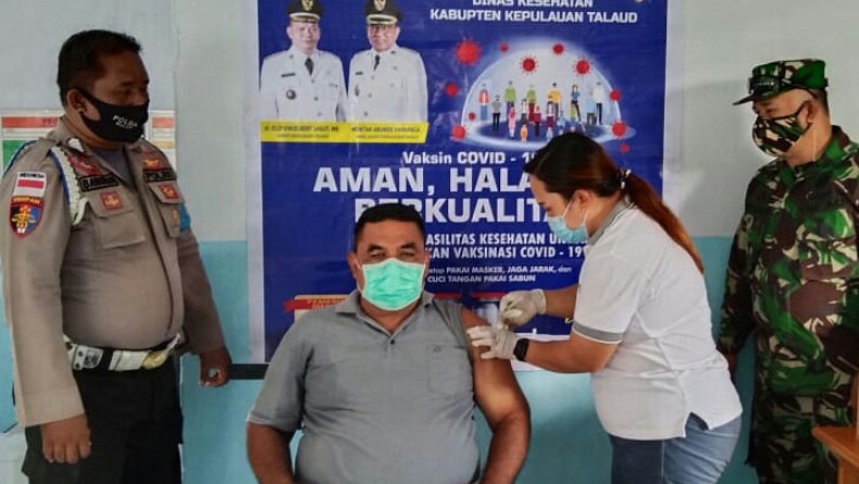 Vaksinasi Massal di Pulau Kabaruan Talaud Dikawal TNI-Polri 