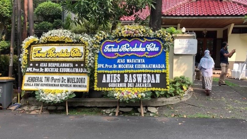 Moeldoko hingga Anies Baswedan Kirim Karangan Bunga ke Rumah Duka Mochtar Kusumaatmadja