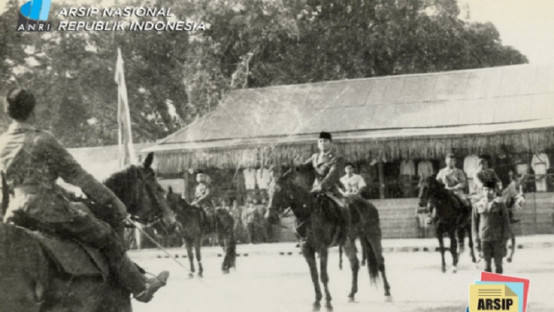 Potret Lawas Bung Karno Naik Kuda, Diabadikan Prabowo sebagai Patung di Kemhan