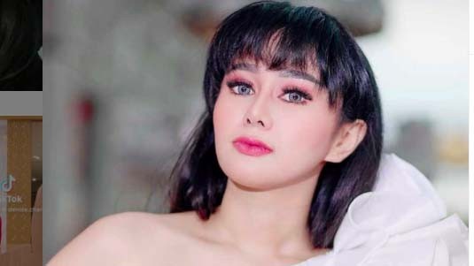 Marah, Denise Chariesta Dikirim Bunga Duka Cita dari Uya Kuya: Stop Ganggu Hidup Gue