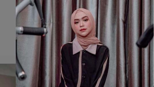 Ria Ricis Ikut Kuliti Sapi Kurban, Ada yang Bobotnya Lebih dari 1 Ton!