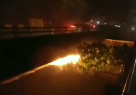 Kebakaran Kolong Jembatan di Jalan Juanda Disertai Suara Ledakan, Warga: Duh Serem