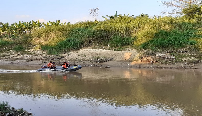 Mandi di Sungai Cisanggarung Cirebon, Bocah 13 Tahun Hilang Tenggelam