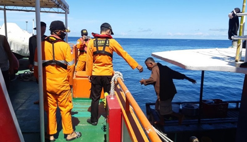 Basarnas Ternate Evakuasi 16 ABK KM Mulin yang Mati Mesin di Perairan Halsel