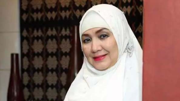 Eva Arnaz Artis Hot di Era 1980-an Kini Berhijab Syari, Begini Kisah di Balik Hijrahnya