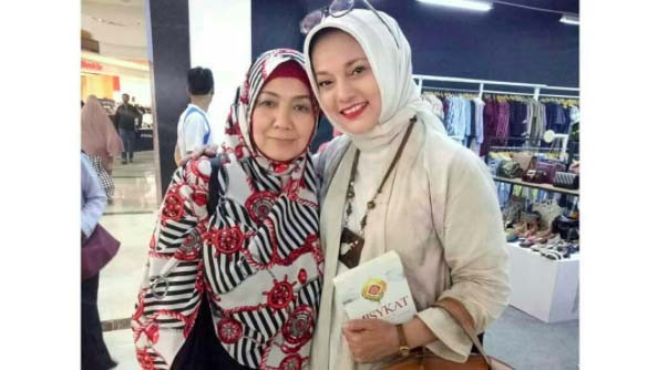 Artis Paling Hot di Era 1980-an, Eva Arnaz Kini Jualan Lontong Sayur