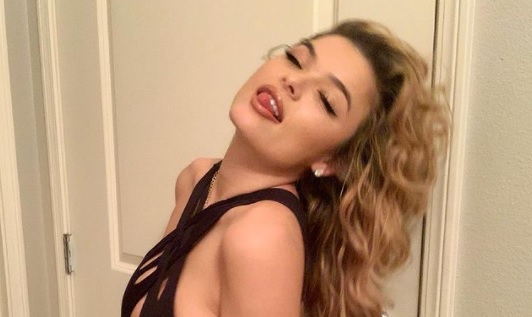 Lupakan Logan Paul, Floyd Mayweather Jr Ingin Nikahi Penari Telanjang