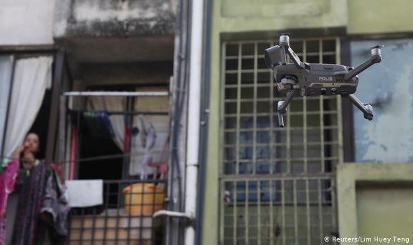 Kasus Positif Covid-19 di Malaysia Makin Parah, Pemerintah Cek Suhu Warga Pakai Drone