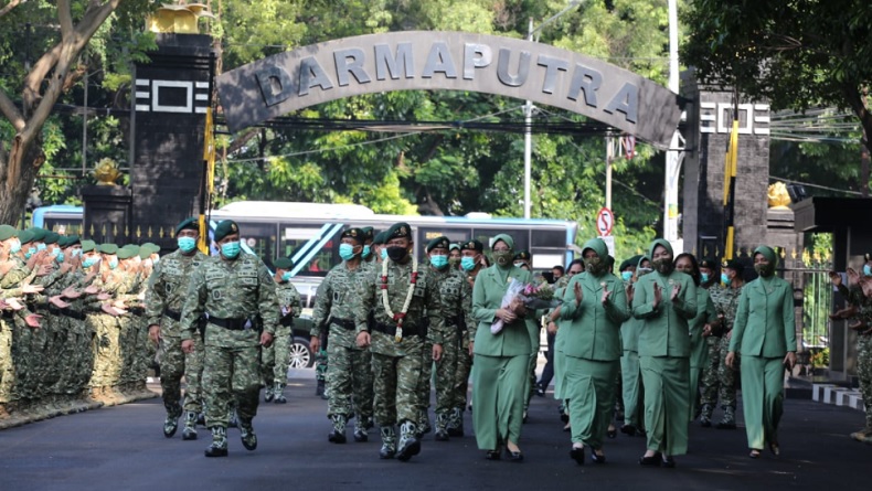 Penampakan Dudung Abdurachman Masuki Markas Kostrad, Disambut Pasukan Cakra