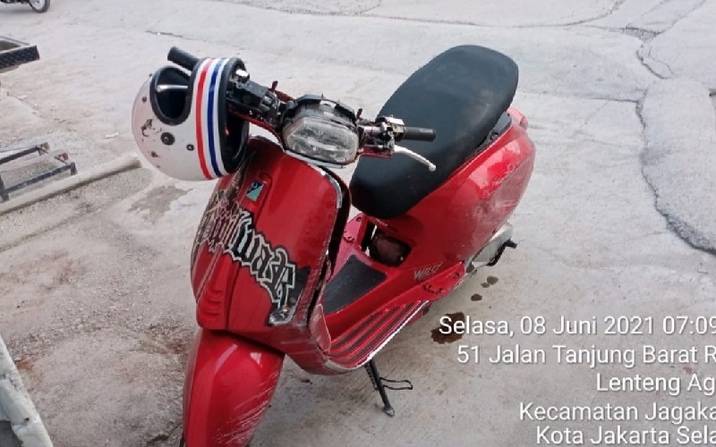 Kecelakaan Motor di Tanjung Barat, Pengemudi Dilarikan ke Rumah Sakit