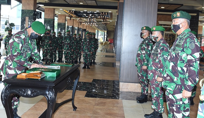 KSAD Jenderal Andika Perkasa Pimpin Sertijab Pangkostrad 