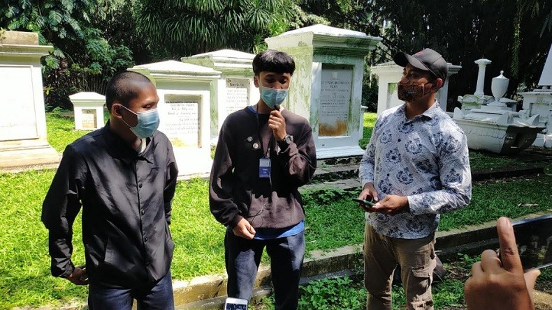 Aksinya Sempat Viral, Dua Pemuda Injak Makam Belanda di Kebun Raya Bogor Minta Maaf