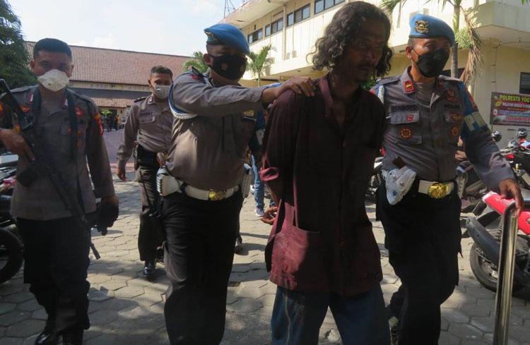 Pria Gondrong Bawa Golok Ngamuk dan Maki-Maki Polisi di Mapolresta Yogya
