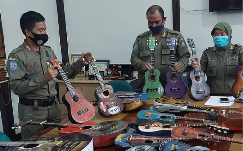 Satpol PP Rusak Ukulele Pengamen Dikecam, Kasatpol PP : Itu Barang Sitaan 