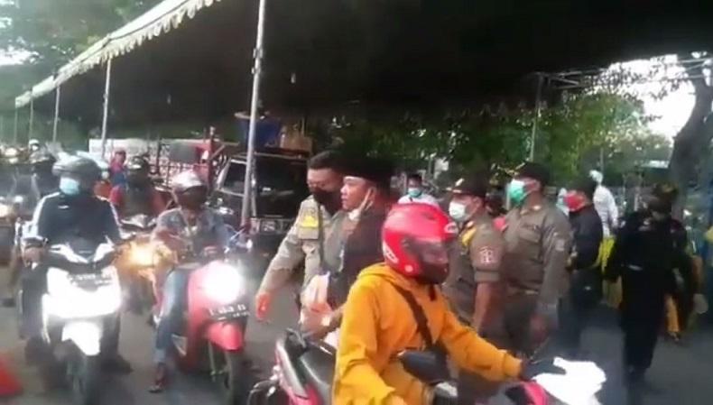 Viral Video Pengendara di Jembatan Suramadu Tolak Dites Swab dan Tantang Petugas Duel