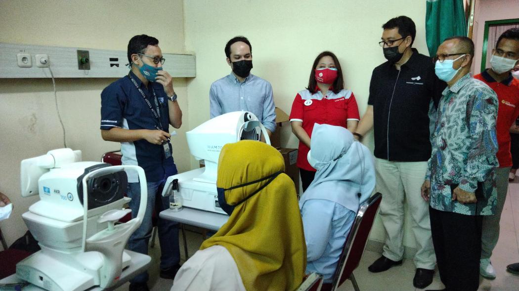 MNC Peduli Bersama RS Ali Sibroh, Essilor dan Lotte Mart Gelar Pemeriksaan Mata pada Lansia