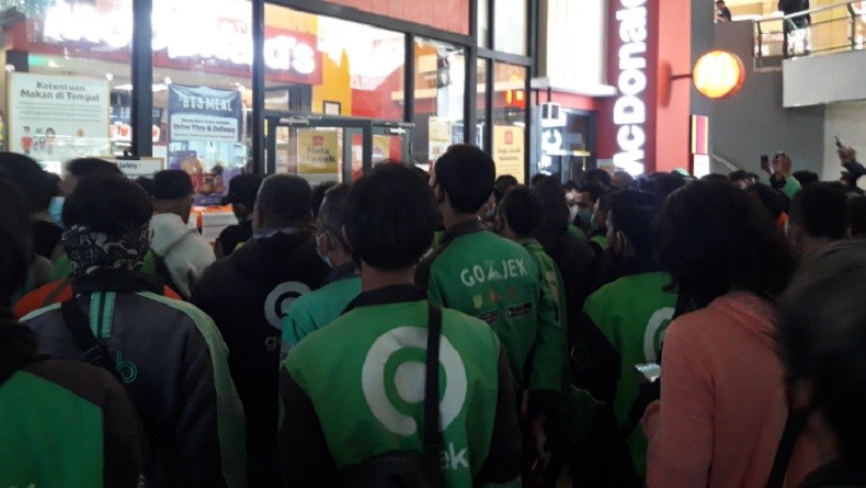 Kerumunan di McDonald's Stasiun Gambir, Polisi dan Satpol PP Turun Tangan