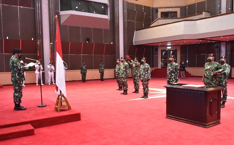 Panglima TNI Marsekal Hadi Tjahjanto Pimpin Sertijab, Letjen Eko Margiyono Resmi Kasum