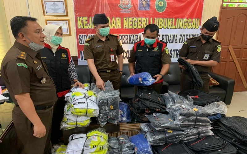 Kejari Lubuklinggau Sita Topi dan Celana terkait Korupsi Dana Hibah KTNA Musi Rawas
