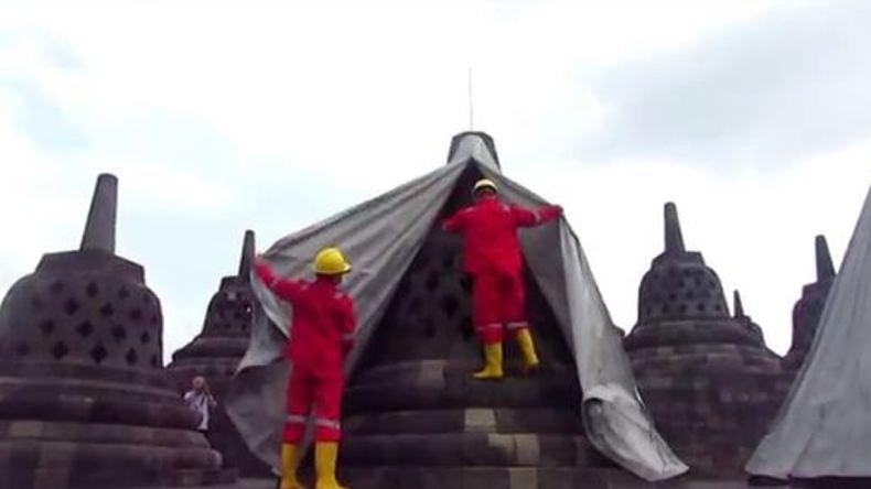 Aman dari Abu Vulkanis Merapi, Terpal Penutup Candi Borobudur Dibuka  