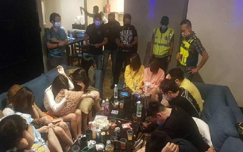 Polisi Gerebek Pesta Seks di Perumahan Mewah, 16 Perempuan Seksi dari 4 Negara Diamankan 