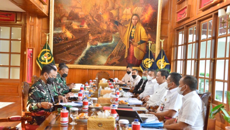 Prabowo Rapat Bareng Jenderal TNI AD, Lukisan Perempuan Pahlawan Jadi Sorotan