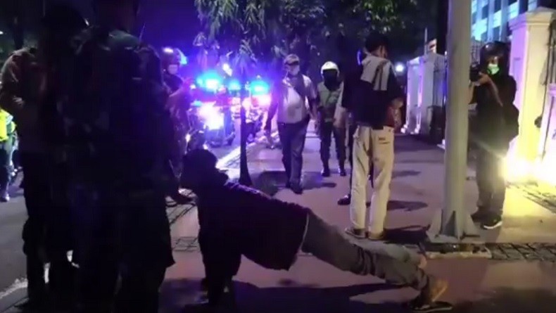 Kerumunan Remaja di Monas Terjaring Razia Sabtu Malam, Tak Pakai Masker Dihukum Push Up